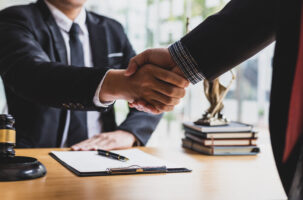 Attorney handshake after an uninsured driver car accident claim in Florida